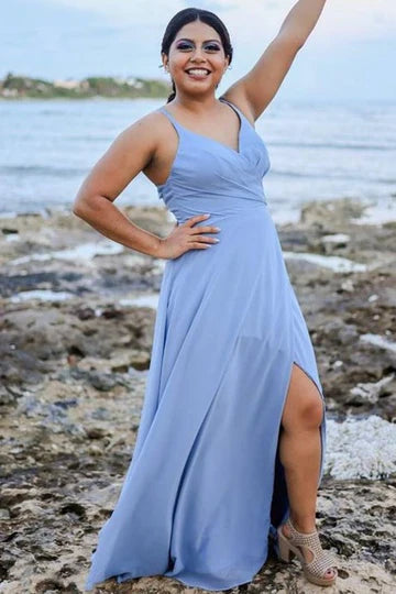 Vestido de dama de honor plisado con escote en V y tirantes finos de gasa con abertura